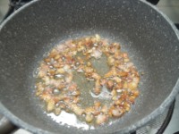 Guanciale rosolato e messo da parte