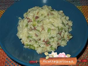 Risotto gustoso zucchine e caprino