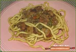 bigoli funghi e salsiccia ricetta