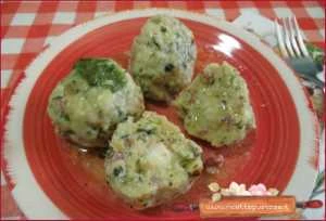 canederli cicoria caprino e salamella ricetta