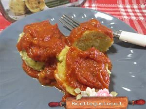 canederli formaggio e pesto ricetta