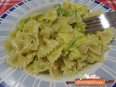 farfalle carbonara di zucchine