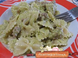 ricetta farfalle crema di piselli