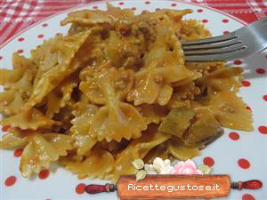 farfalle melanzane e salsiccia