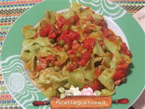 farfalle verdi piselli e salsiccia ricetta