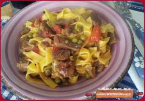 Fettuccine al cavolo cinese piselli e funghi