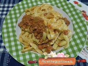 Fettuccine di elice melanzane e macinato