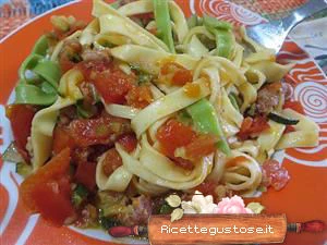 fettuccine paglia e fieno alle zucchine ricetta