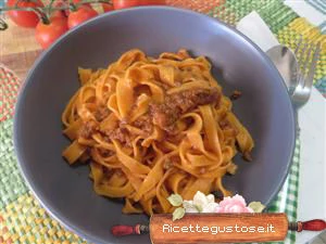 fettuccine rosse ragu di oca