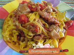 Fettuccine salsiccia e funghi porcini marinati