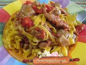 fettuccine salsiccia efunghi marinati ricetta