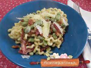 fusilli bucati fave pecorino