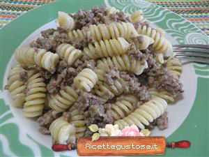 Fusilli bucati al ragu di carne in bianco