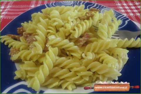 fusilli salsiccia panna e brandy