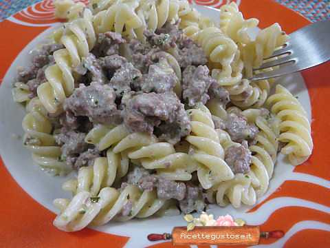 fusilli salsiccia pesto stridoli