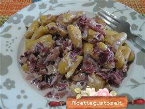 gnocchi all acqua farina di lupini  e radicchio