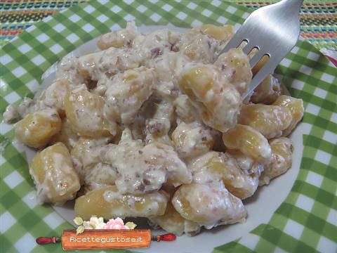 gnocchi carote crema alle noci