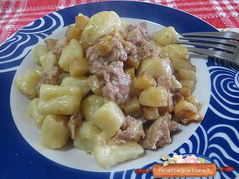 gnocchi cremosi patate salsiccia