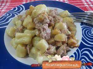 gnocchi cremosi patate e salsiccia