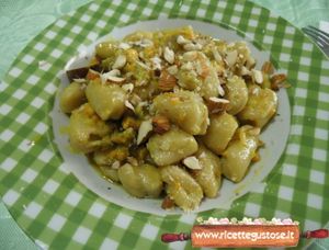 gnocchi di pane melanzane peperoni e pecorino