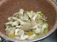orecchiette funghi pleurotus entramont alle noci immagine 2