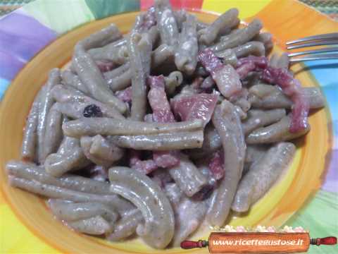 pasta alla canapa radicchio mascaprone
