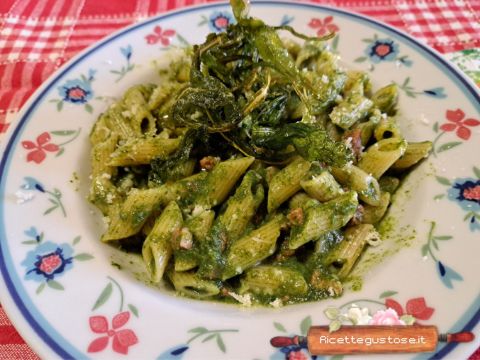 pasta alla carbonara con cicoria fritta