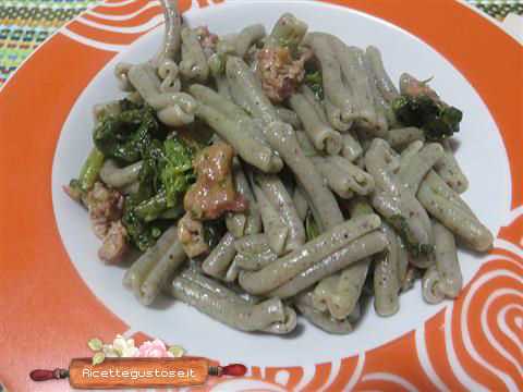 pasta canapa cime di rapa salsiccia