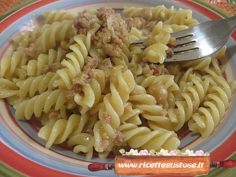 pasta ceci e salsiccia