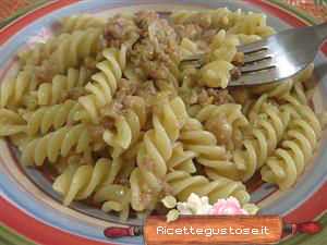 fusilli ceci e salsiccia