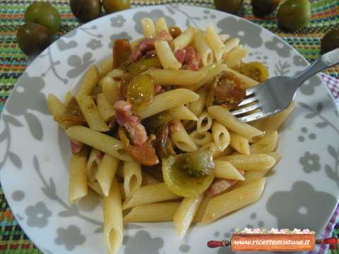 pasta con pomodori datterini verdi