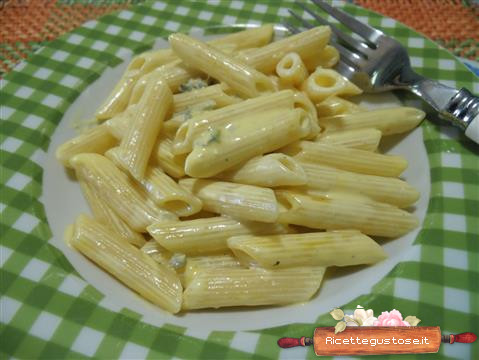 pennette gialle gorgonzola zafferano