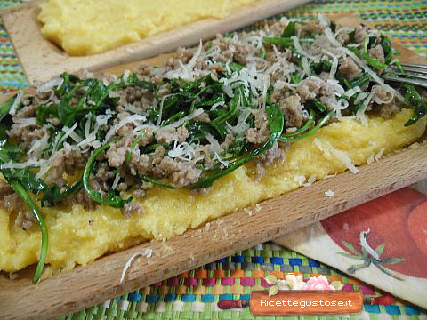 polenta integrale salciccia rucola