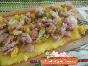 polenta salsiccia cavolfiori colorati gustosa
