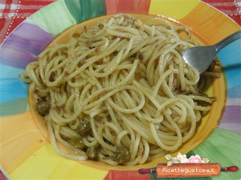 Spaghetti aglio olio pane alle rape rosse