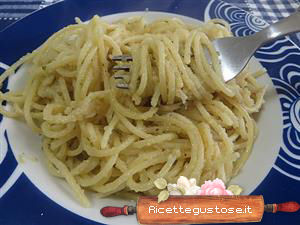 spaghetti al pangrattato