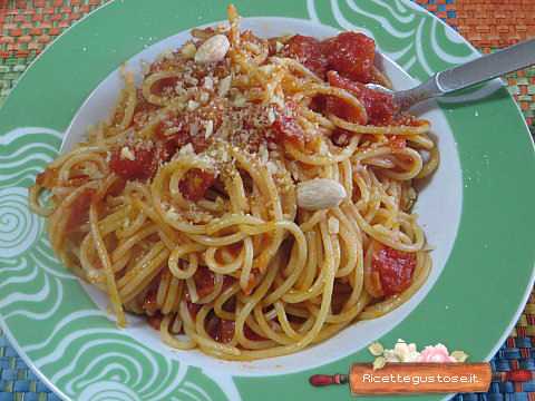 spaghetti alle mandorle