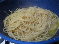 spaghetti alla carbonara e pesto 4