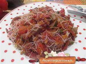 spaghetti di riso alle verdure