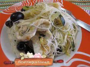 spaghetti di riso pollo e ucchine ricetta