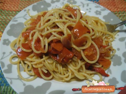 spaghetti con friggitelli rossi