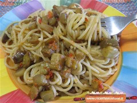 Spaghetti melanzane pate di peperoni