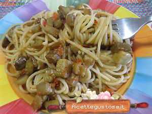 Spaghetti melanzane e pate di peperoni