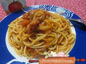 spaghetti melanzane peperoni e salsiccia