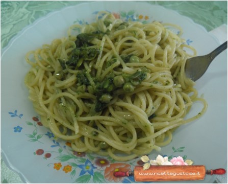 spaghetti piselli gialli e rucola