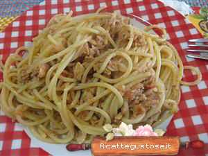 spaghetti tonno e pesto di pantelleria