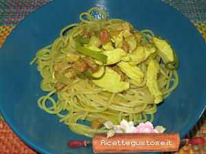 spaghetti zucchine pollo e curcuma