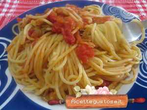 spaghetti zucchine e pomodorini