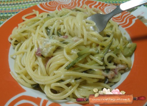 spaghetti zucchine e scamorza