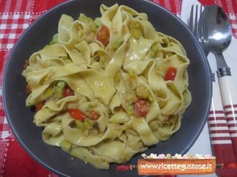 Tagliatelle ai ceci e zucchine trombetta